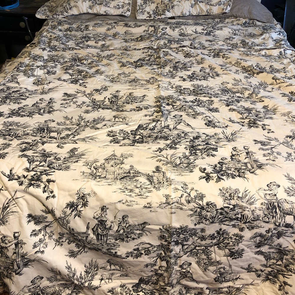 Elegant Black and Cream Toile Duvet Cover
